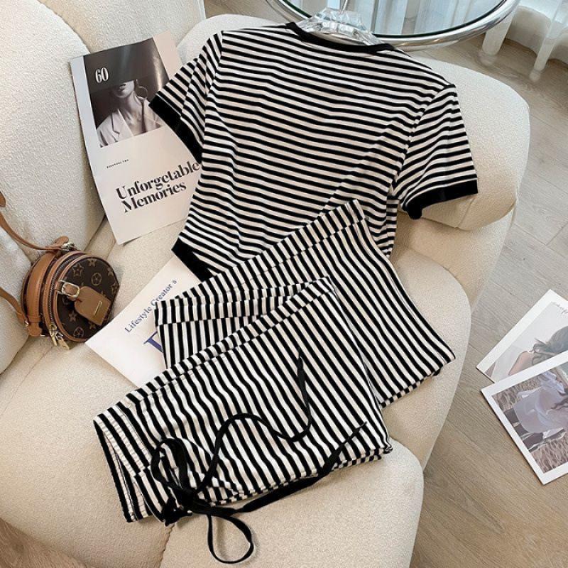 

Women s Fashion Striped Slim-Fit Summer Two-Piece Set with Short-Sleeve Top and Pants, Plus Size Available M чорний