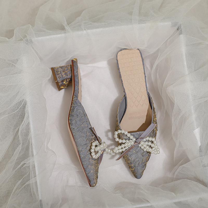 

Баотоу носит полушлепанцы, сейчас популярны новые женские туфли, остроносые, на среднем каблуке, на толстом каблуке, крутые шлепанцы 39