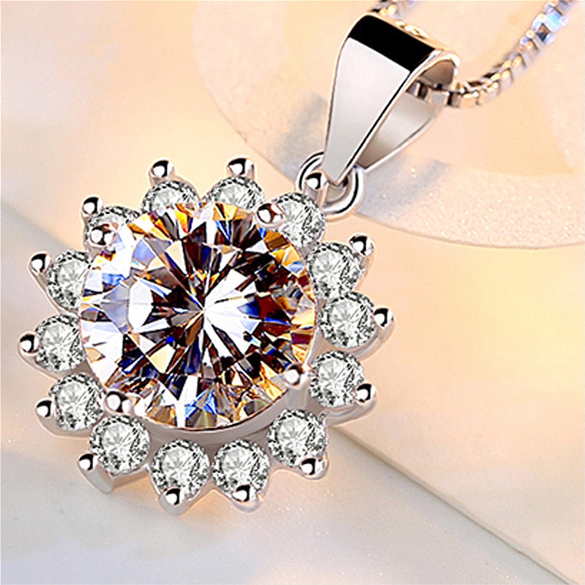 Gold-Plated Round Sunflower Pendant Necklace with Diamonds - Clavicle Chain Christmas Gift