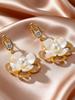 Boucles d'oreilles pendantes élégantes style coréen en acier inoxydable, fleur perle simulée, zircon, pour femmes, bijoux de piercing chics et charmants