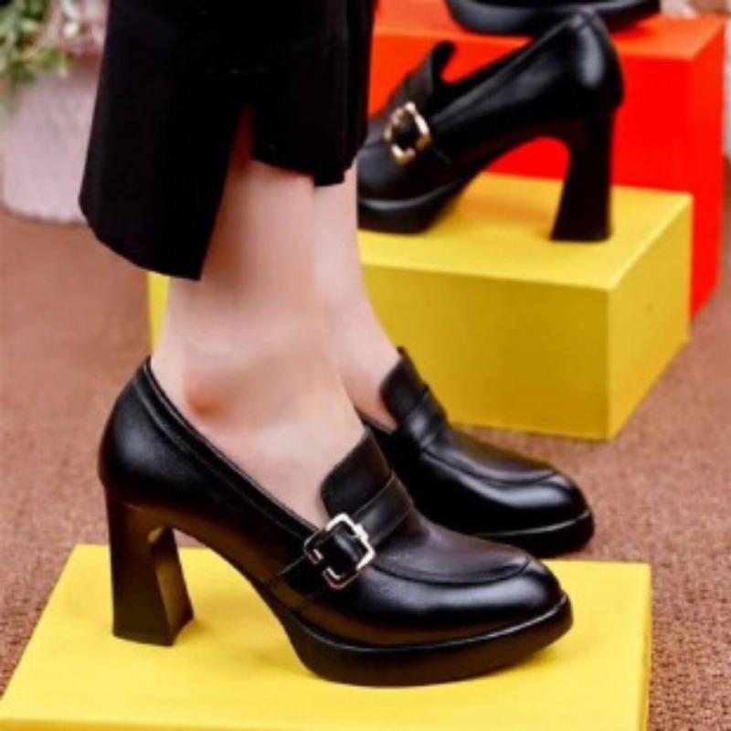 

The New Style of Shoes Features A Round-toed, Deep-mouthed Single Shoe That Is Versatile. It Is Made of Soft Leather and Has A Thick Heel 35