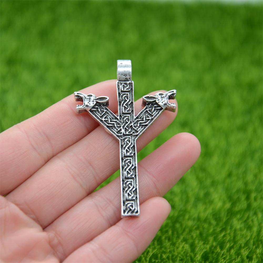 Viking Wolf Amulet Runen Rune Fehu Noorse Talisman Ketting voor Mannen met Ierse Knopen Gotische Sieraden