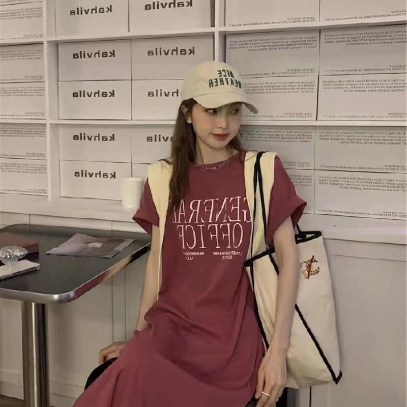 

Летнее женское платье-футболка с коротким рукавом и принтом букв в гонконгском стиле с разрезом 2024 XL вино красного