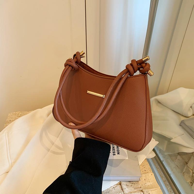 Elegant And Fashionable Crossbody Bag For Stylish Commuting In Versatile Colors