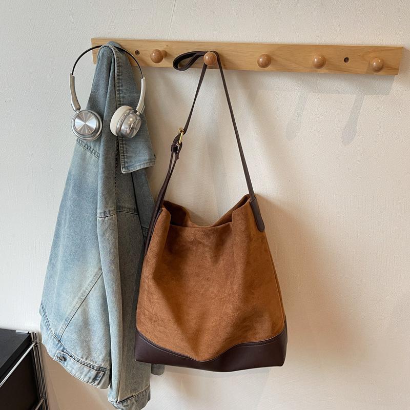 Large capacity bag women's 2025 new fashion high sense retro shoulder bag commuter versatile messenger tote bag