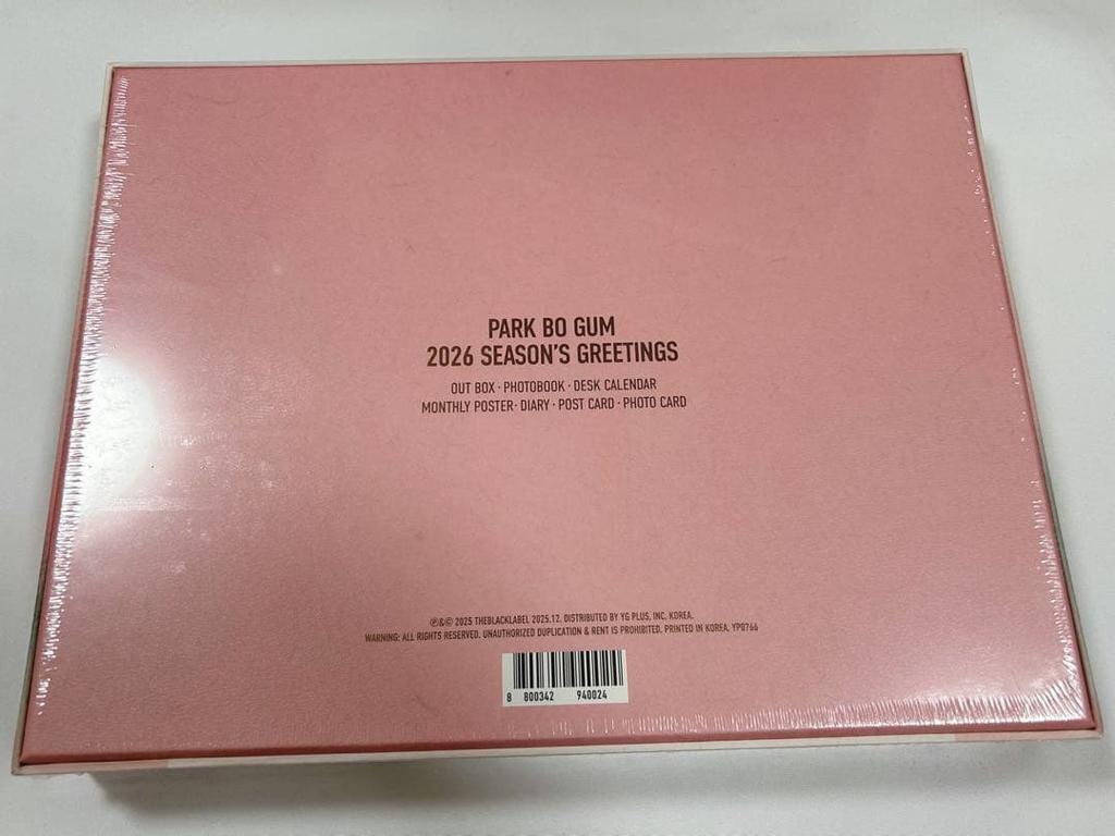[USED] PARK BOGUM 2026 SEASON'S GREETINGS Bogum Takes Off