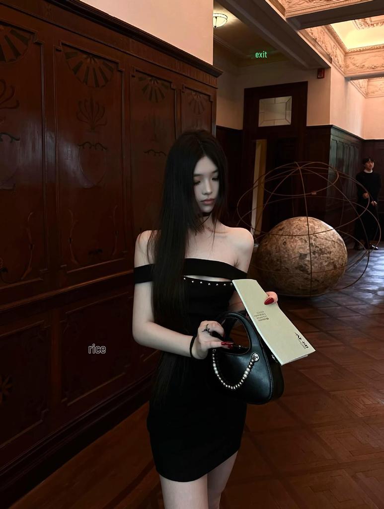 Pure Desire One-Shoulder Black Rivet Dress - Slimming Bodycon Style for Women