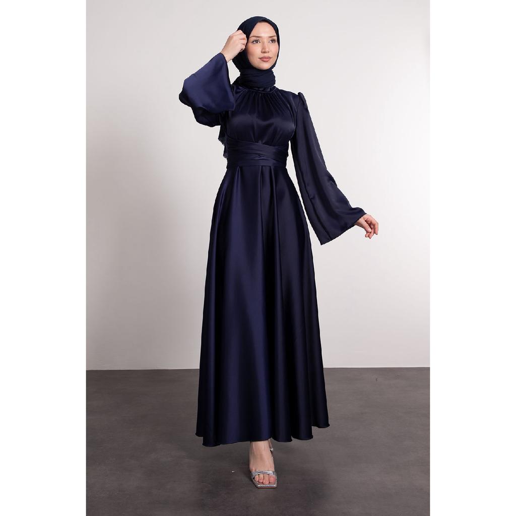 Spanisches Hijab-Abendkleid aus Satin mit Wickelärmeln an der Taille