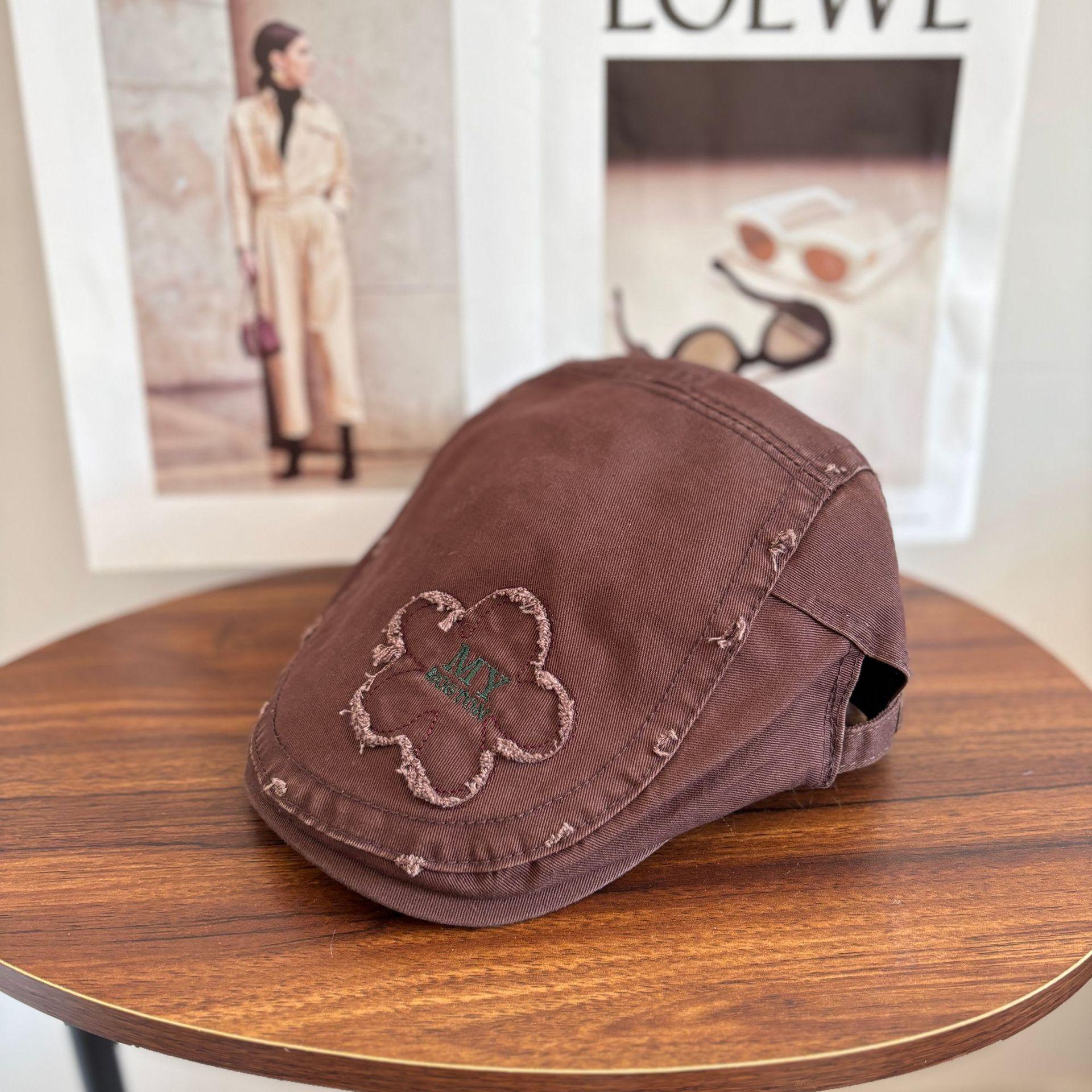 

Большая окружность головы вышитая универсальная шляпа от солнца ретро вышитая утиная шляпа вперед женская универсальная шляпа лицо маленький берет M（56-58cm） темно-коричневого