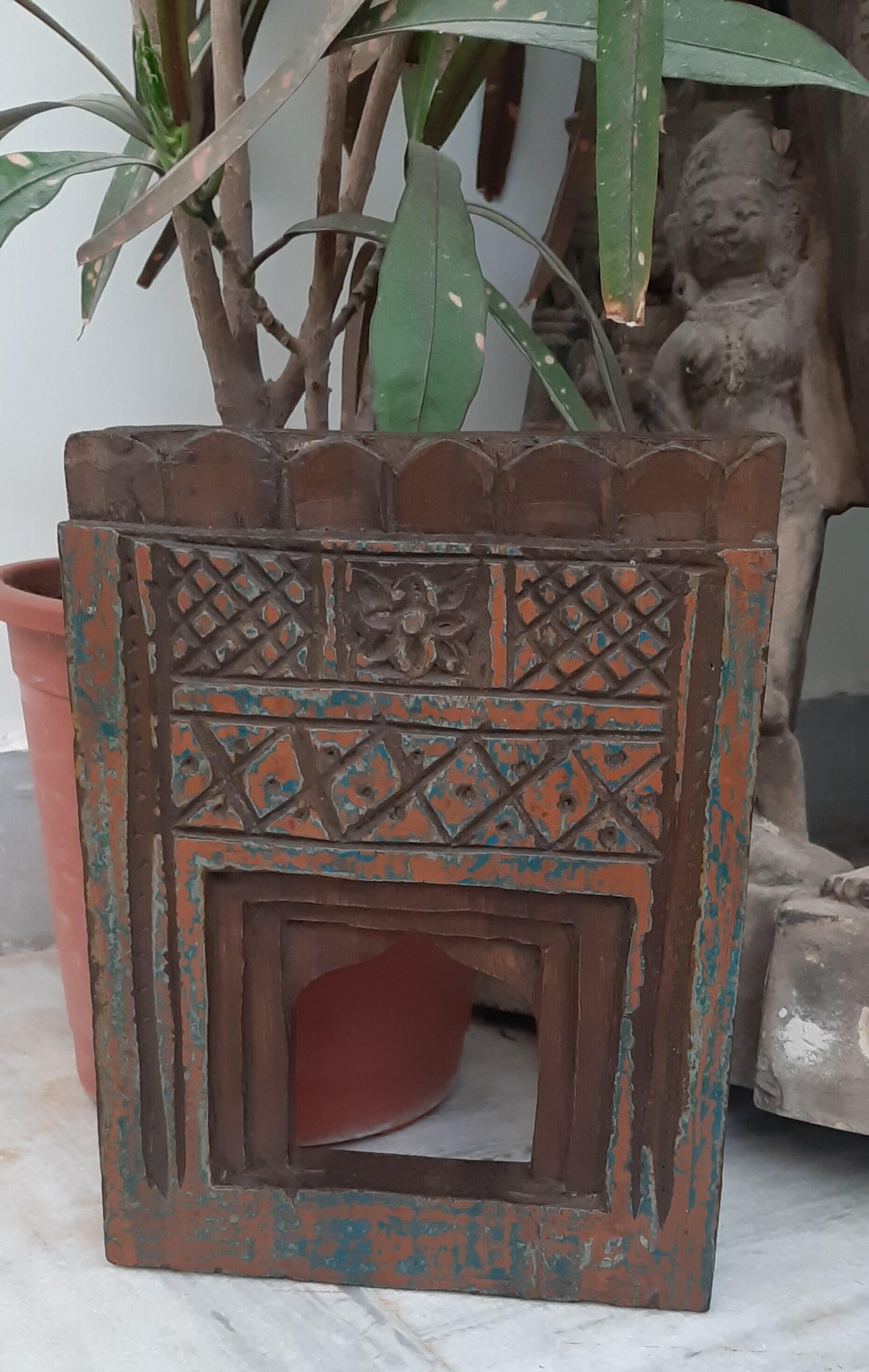 

Деревянная рама джарокха, расписанная вручную: Антикварный индийский настенный декор 16” X 8” X 24” (l x w x h) разноцветный