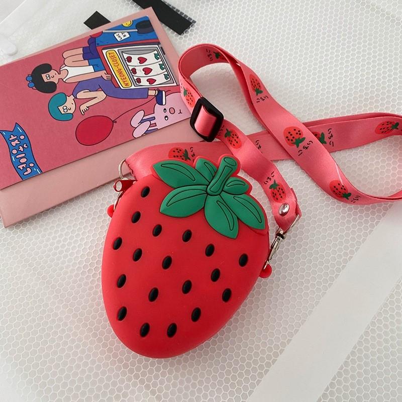 Süße Mini-Frucht-Silikon-Umhängetasche für Kinder mit entzückendem Erdbeer-Design