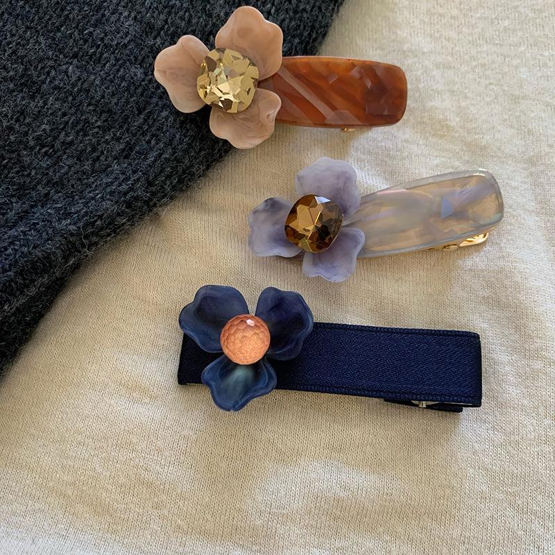 1pc Vintage Brightening Blue Purple Frosted Flower Edge Clip Three-dimensional Petal Crystal Bangs Clip Duckbill Clip Hair Clip