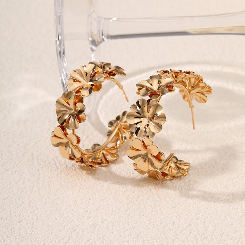 ins wind golden flower earrings female face thin exaggerated three-dimensional retro flower earrings female
