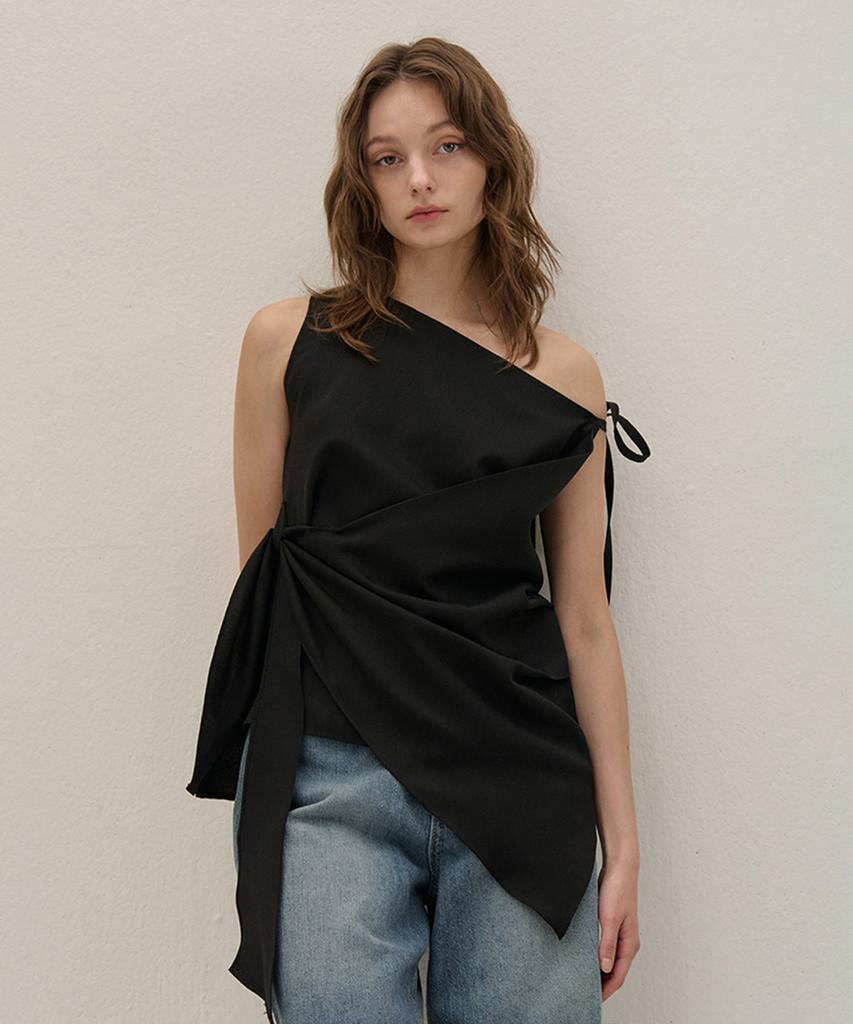 Kamino Strap Off-Shoulder Drape Blouse Black