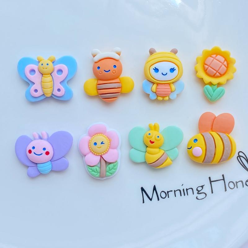 10Pcs New Cute Mini Little Bee Resin Figurine Crafts Flatback Cabochon Ornament Jewelry Making Hairwear Accessories
