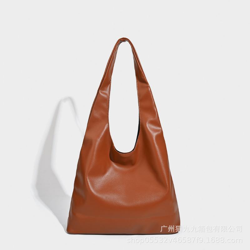 

Вместительная, универсальная сумка-тоут на плечо