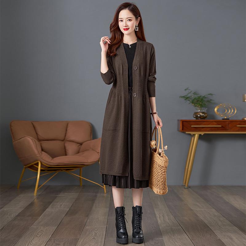 2024 Trendiger Overknee-Cardigan: Mittellanger, locker gestrickter Schal mit tailliertem Design