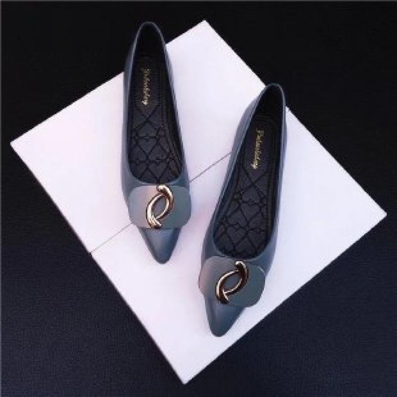 2025 Korean version of flat shoes, shallow mouth comfortable soft sole metal buckle, foreign style versatile retro pointed simple Doudou shoes