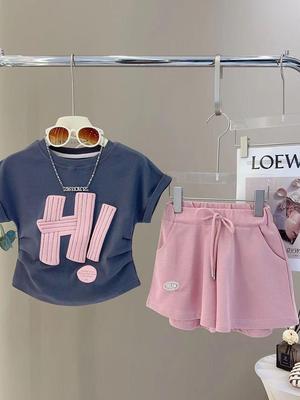 Dziewczęcy stylowy letni T-shirt i spodenki Dwuczęściowy garnitur - 2023 Dziecięca odzież sportowa na co dzień