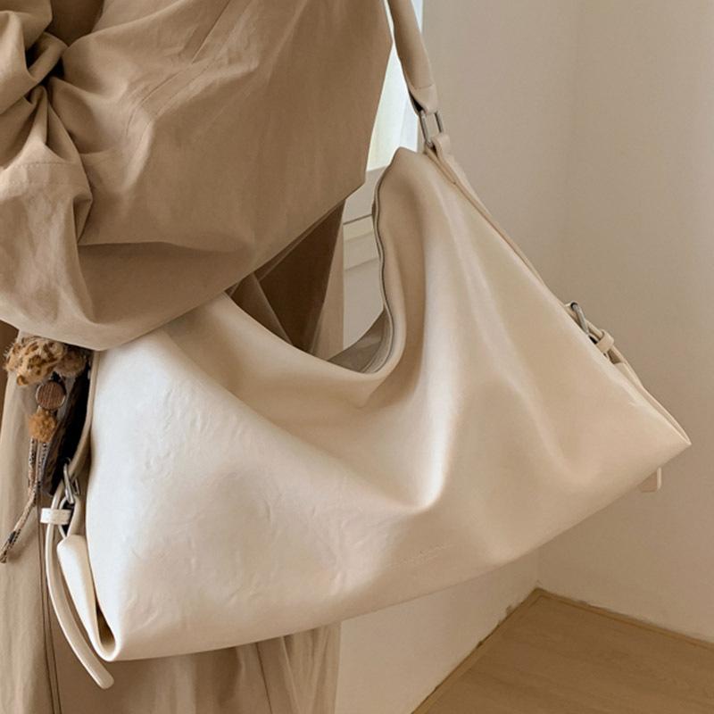 Retro bag women's large-capacity winter new casual shoulder messenger bag simple work commuter bag