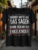 Grandren Quote With Gerunisex Das Sagen Text Chalk Hearts Stars Red Box Accent Playful Family Theme Unisex All TShirt
