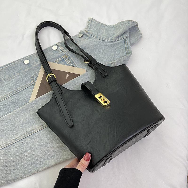 

Simple retro tote bag women s 2025 autumn new high-value shoulder bag large-capacity fashionable commuter armpit bag