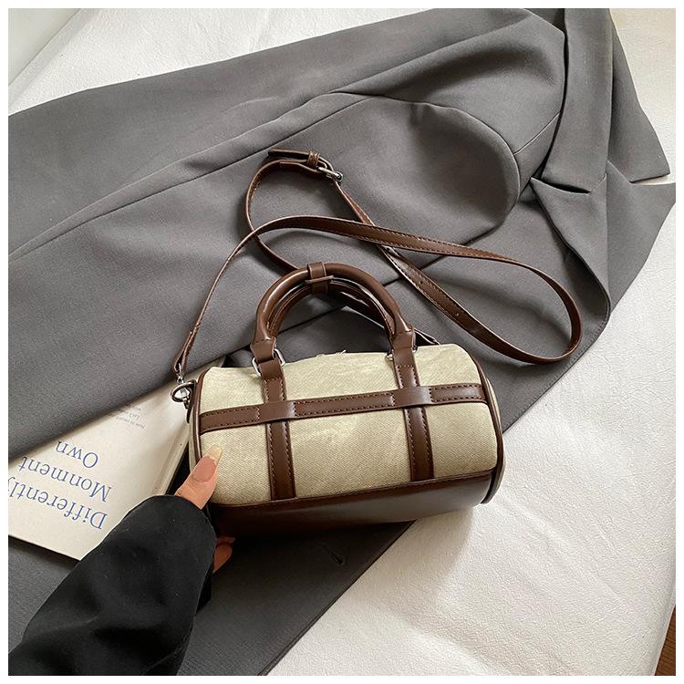 

Высококачественная нишевая сумка-подушка 2025 новая женская сумка для通勤, модная трендовая сумка через плечо, сумка-мессенджер в иностранном стиле