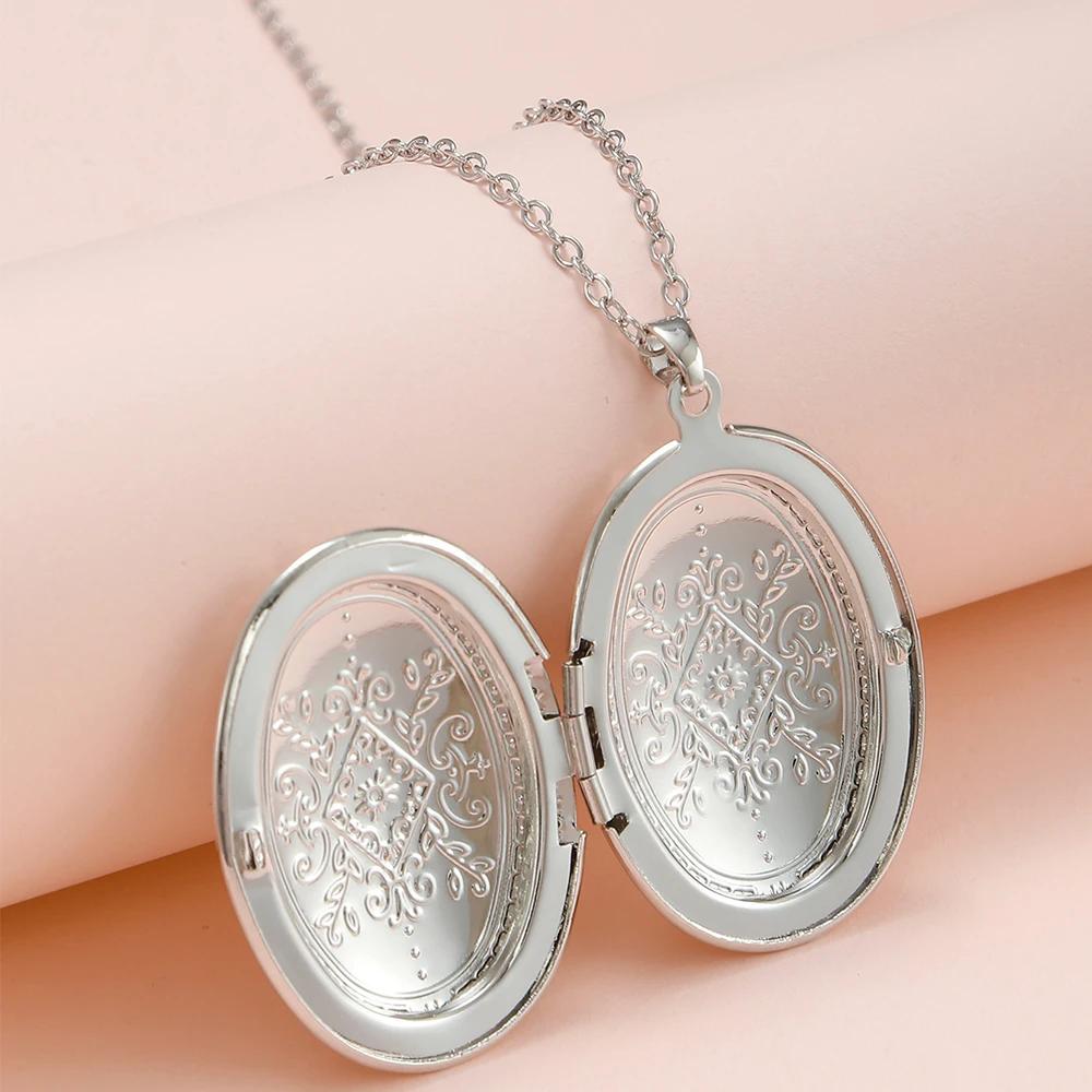 A romantic vintage oval carved photo frame pendant necklace openable photo box necklace suitable for women men wedding jewelry