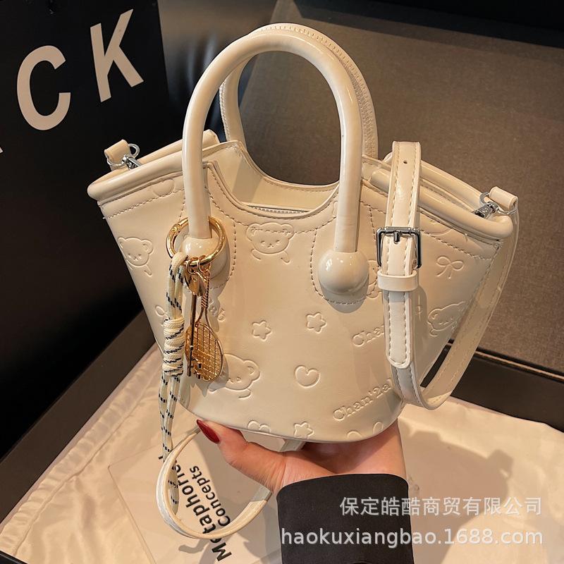 Premium hand bucket bag 2025 spring new fashion simple versatile shoulder bag trendy casual messenger bag