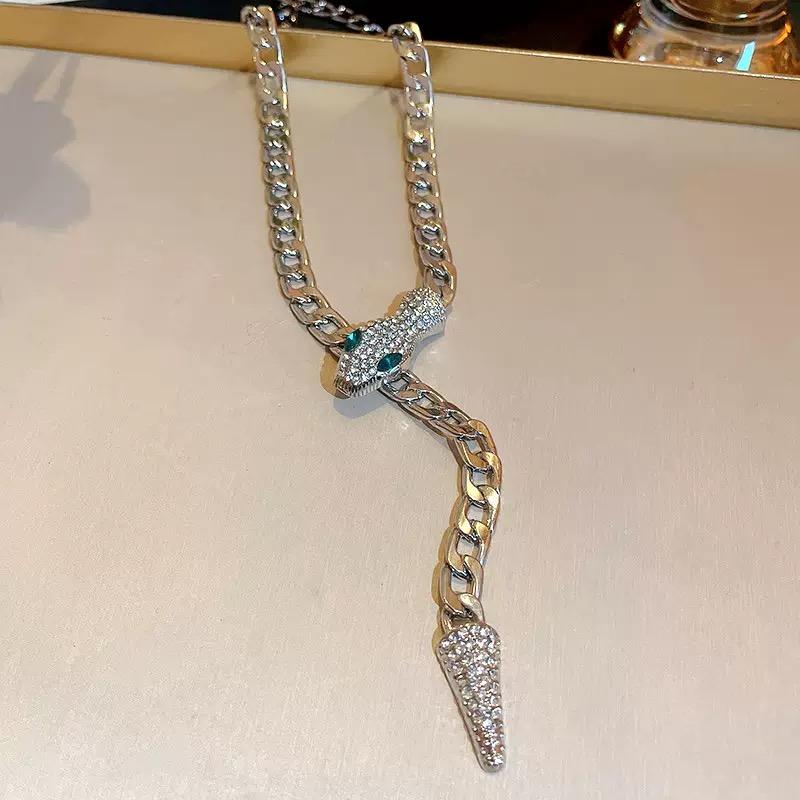 Ins Style Cuban Chain Light Luxury Short Full Diamond Snake-head Magnetic Clasp Necklace Collarbone Chain for Party Resizable&Casual серебряный