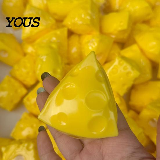 Portable Stress Ball Shapeable Cheese Squeeze Toy, Anxiety Relief Triangle Sensory Toy Slow Rising Cube Pinch Home Office Relaxation Tool