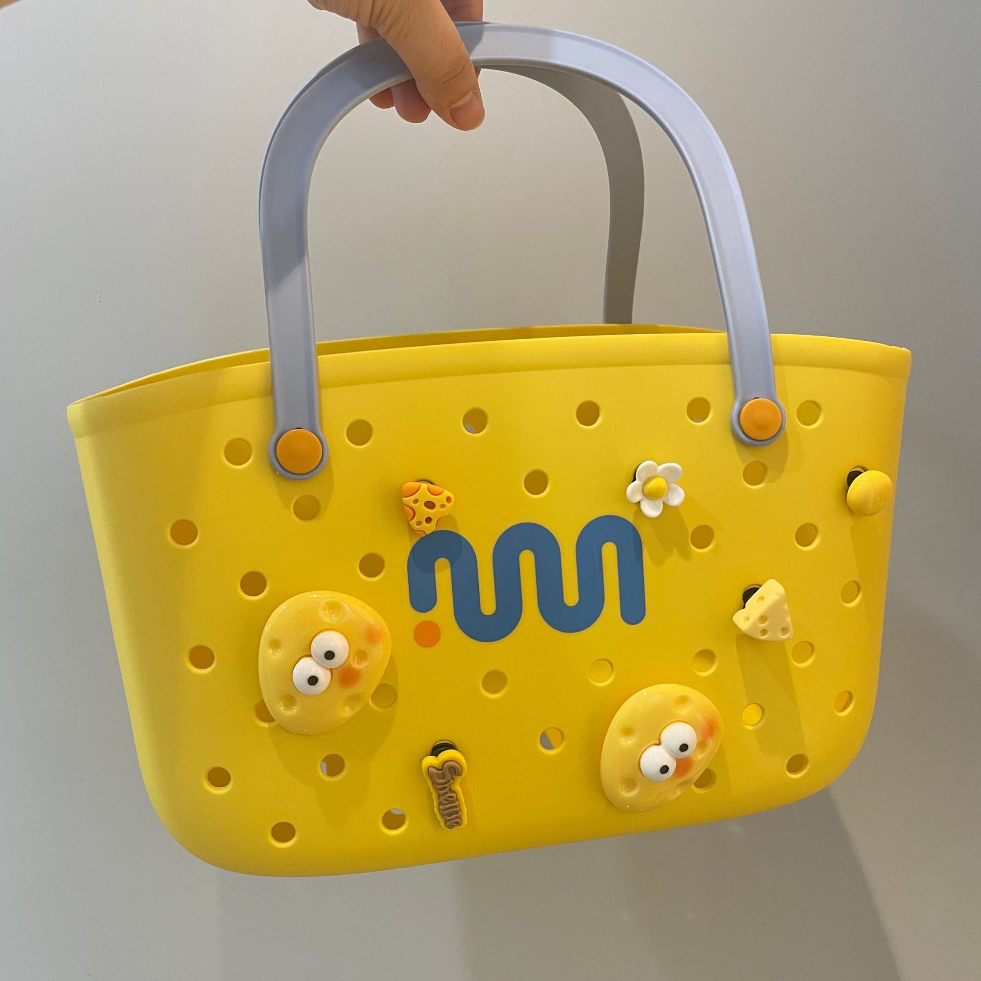 

Контрастная по цвету портативная корзина для ванной, может быть корзиной для покупок, корзиной для хранения бытовых предметов в ванной комнате, корзиной для банных принадлежностей