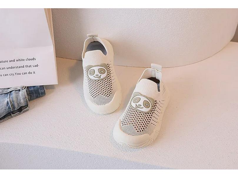 Kids' Breathable Slip-On Sports Shoes for Kindergarten - Boys' and Girls' Soft Mesh Casual Sneakers for Spring and Summer