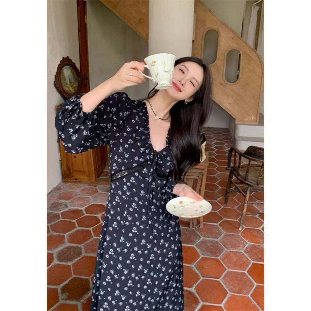 Plus Size V-Neck Floral Long Sleeve Dress - Slimming & Elegant for Spring/Autumn