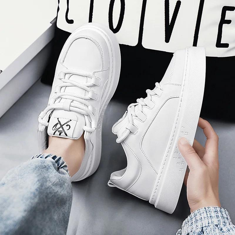 Summer New Low-top Casual Shoes Lightweight Comfortable Soft Sole Korean Version Lace-up Fashion Sports Shoes Men's Board Shoes