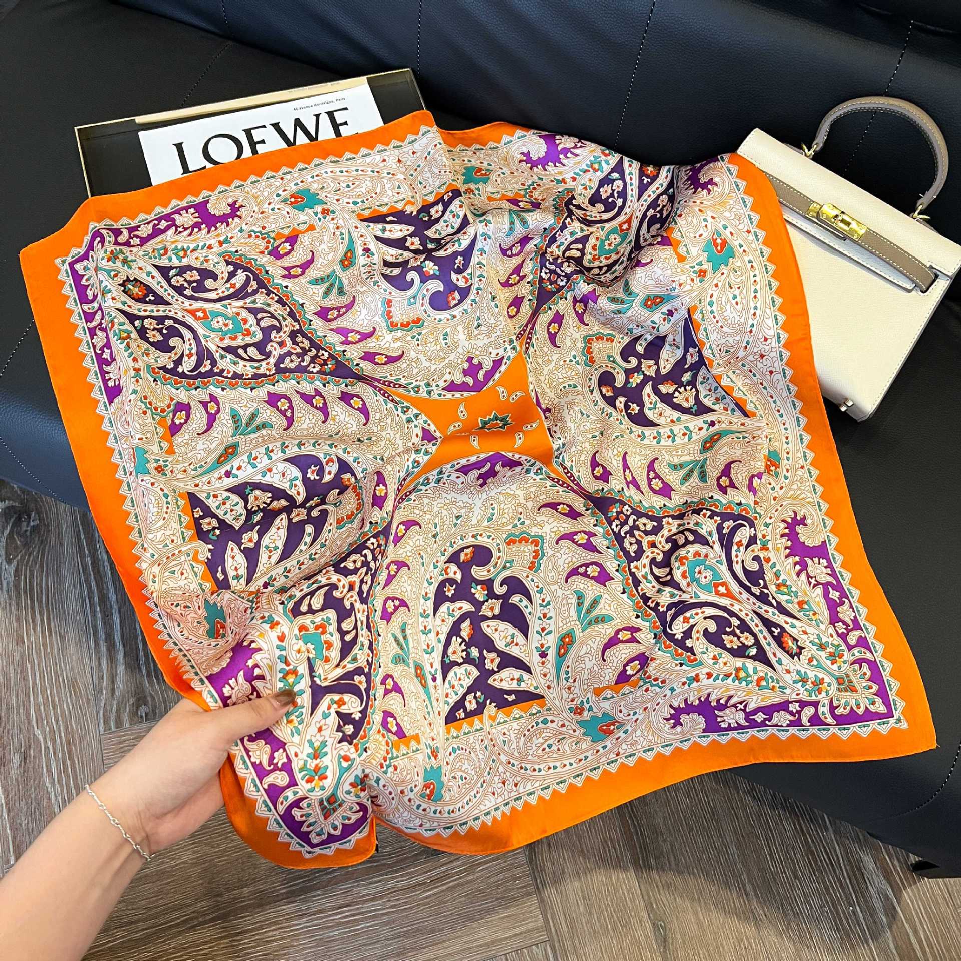 Nieuwe Paisley Print Vierkante Sjaal Zachte Satijnen Bandana Vintage Winddichte Hoofdband Sjaal Imitatie Zijde Reis Strandlaken 70X70cm