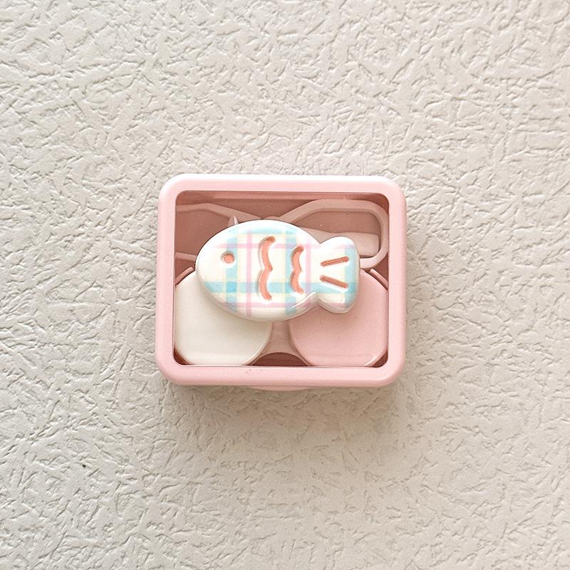 Bonbonfarbene Kontaktlinsenbox Niedliche Schleife Tragbarer Kontaktlinsenbehälter mit Pinzette Saugstab Set für Reise-Kit-Halter