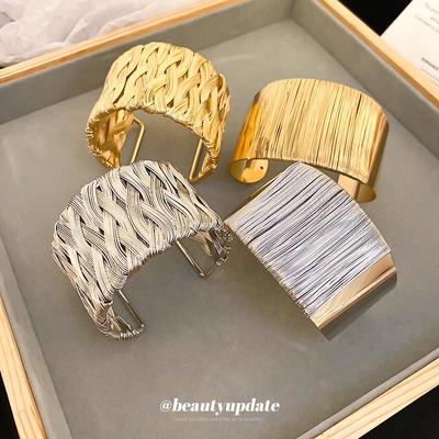 Elegant European & American Twist Bracelet - Simple, High-End Fashion Accessory for Girlfriends