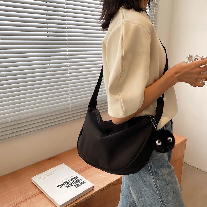 Bolsa de nylon Messenger Hembra 2021 Nueva bolsa de albóndiga de moda Bolsa  de hombro pequeña