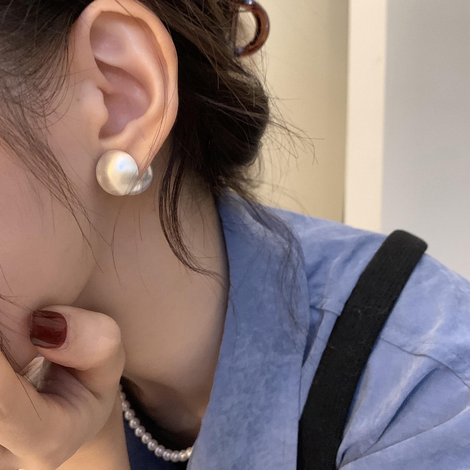 

Elegant Brushed Metal Two-Way Pearl Earrings for Women - 2023 Trendy Design