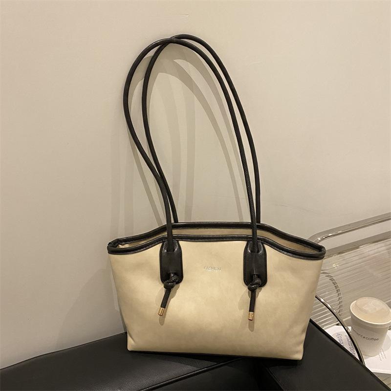 

Сумка премиум-текстуры в стиле ретро большой вместимости женская 2025 новая осенне-зимняя дорожная сумка на плечо, портативная сумка-тоут