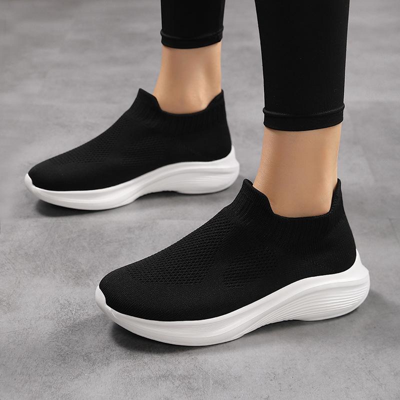 Summer large size lightweight fly-woven breathable walking shoes Mom and Dad foot walking sneakers