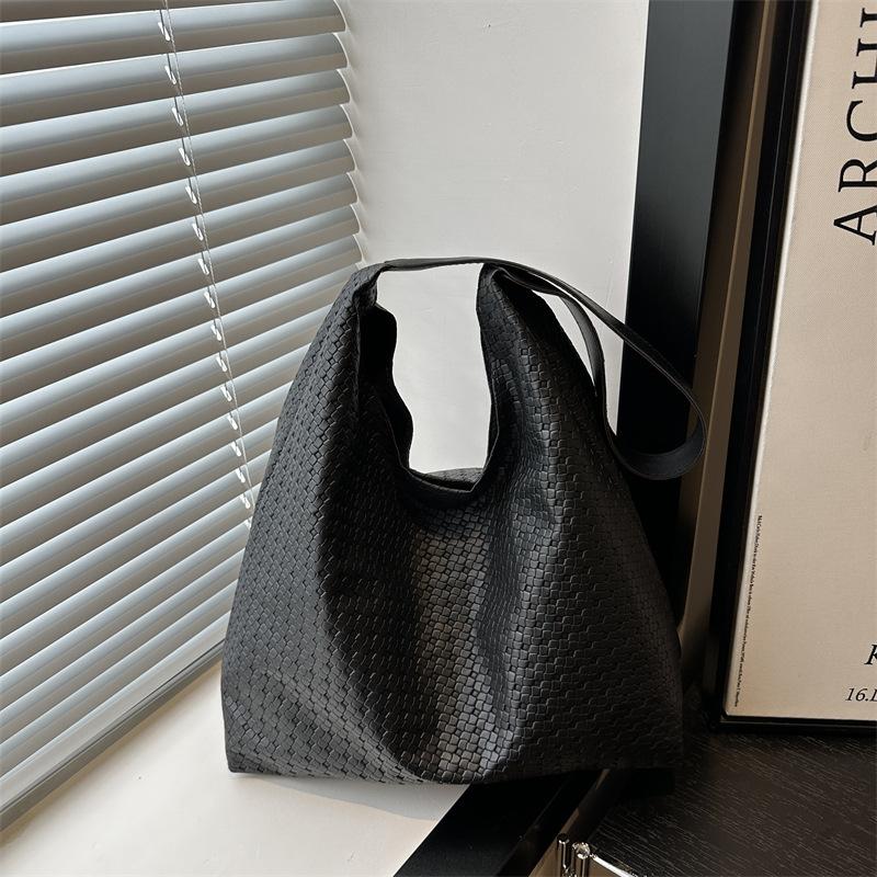 

Retro commuter retro women s large-capacity new fashionable solid color casual shoulder shopping bag tote bag чёрный