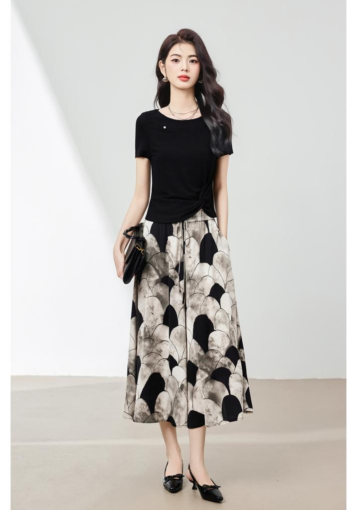 Light luxury temperament set, fashionable and western-style short sleeved printed skirt and pants two-piece set