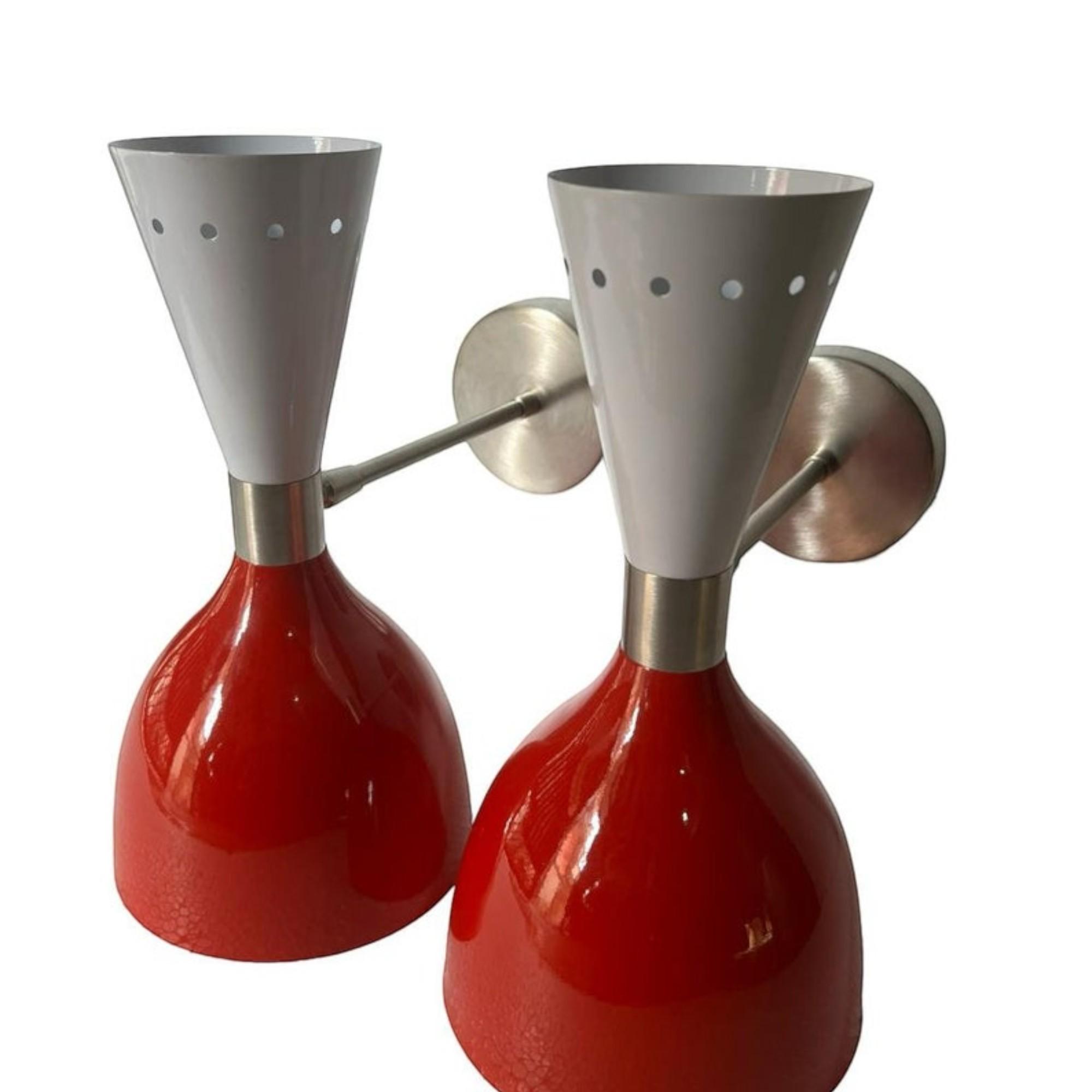 

Современные итальянские бра в стиле стилново середины века с двойным конусом из латуни, настенные светильники для туалетного столика - ретро-освещение 1950-х годов для ванной комнаты и гостиной