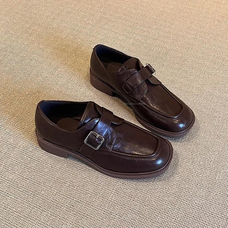 

Версия из овчины~ Туфли-лоферы в студенческом стиле на толстом каблуке с квадратной пряжкой на ремне, женские 2025, ленивые универсальные одинарные туфли 41 темно-коричневого