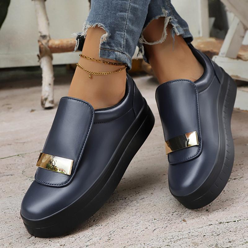Fashion 2025 New Slip On Thick Bottom White Sneakers Women Metal Decor Platform Sneakers Woman Comfort Pu Leather Sport Shoes Plus Size