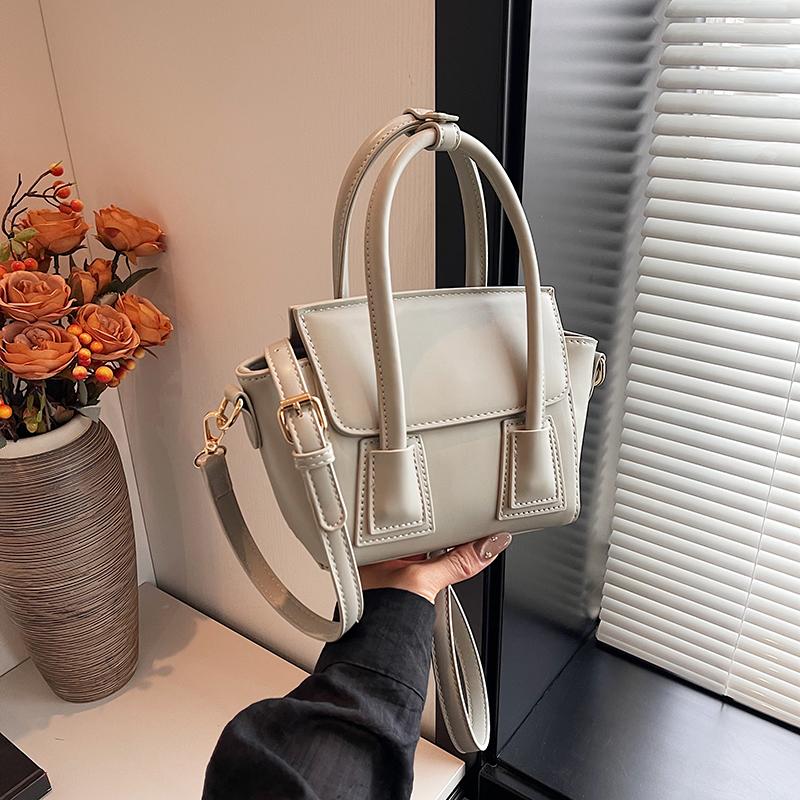 Version Niche Minimalist and Versatile One Shoulder Handbag for Women's Summer New Fashionable Commuting Crossbody