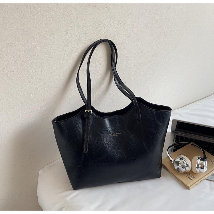 

Minimalist Large-Capacity Crossbody Tote Bag – Versatile, High-Quality Fashion Accessory