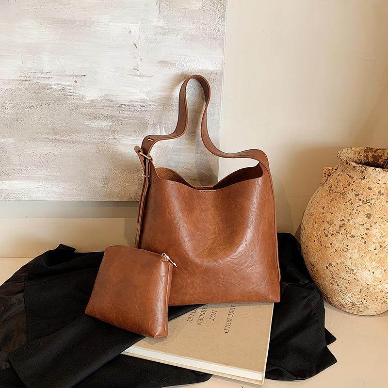 Premium Retro Large-Capacity Women'S Bag Fashionable Commuter Bucket Bag Shoulder Messenger Bag